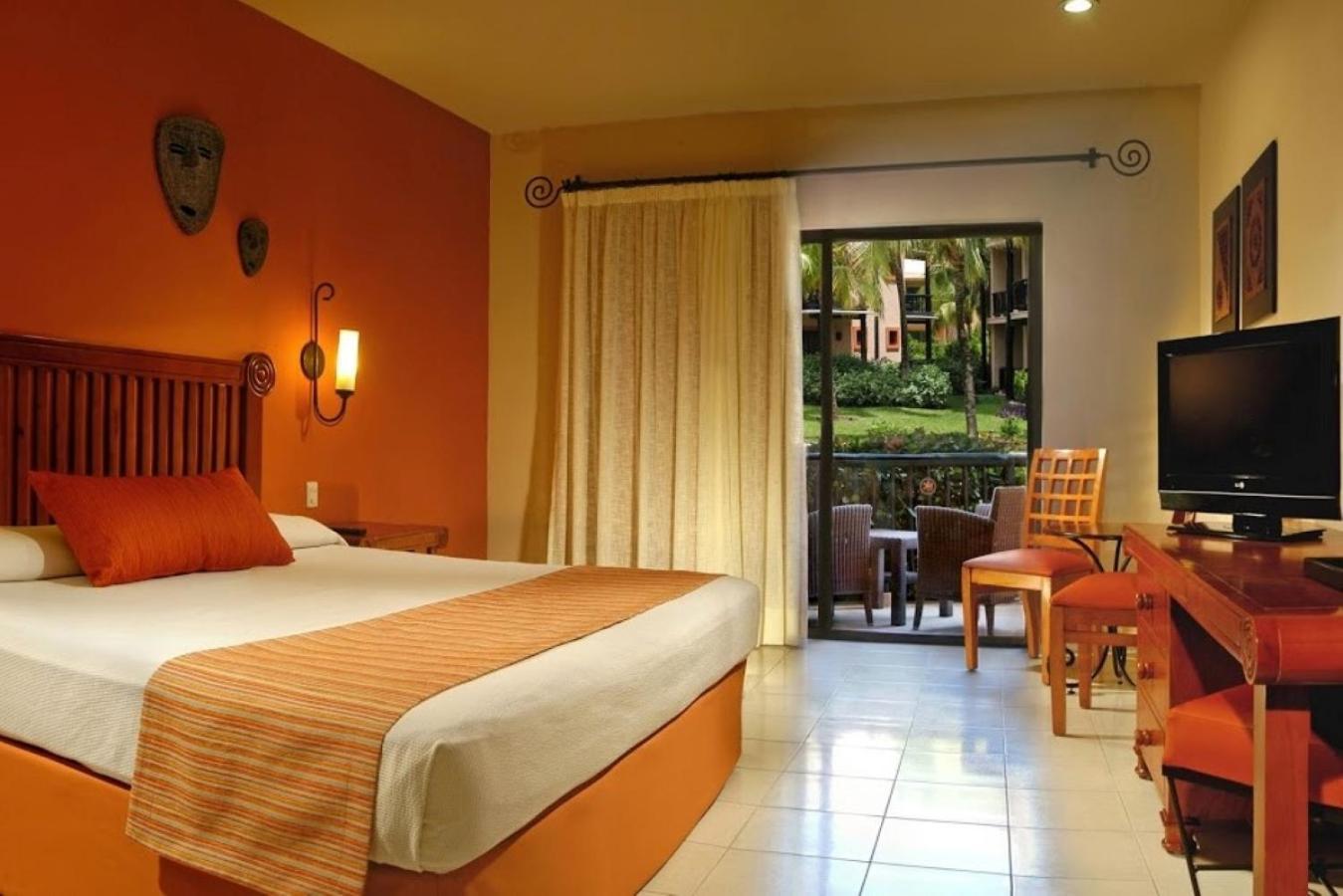Catalonia Riviera Maya Resort & Spa Puerto Aventuras Rom bilde A room at Iberostar Grand Hotel Bávaro
